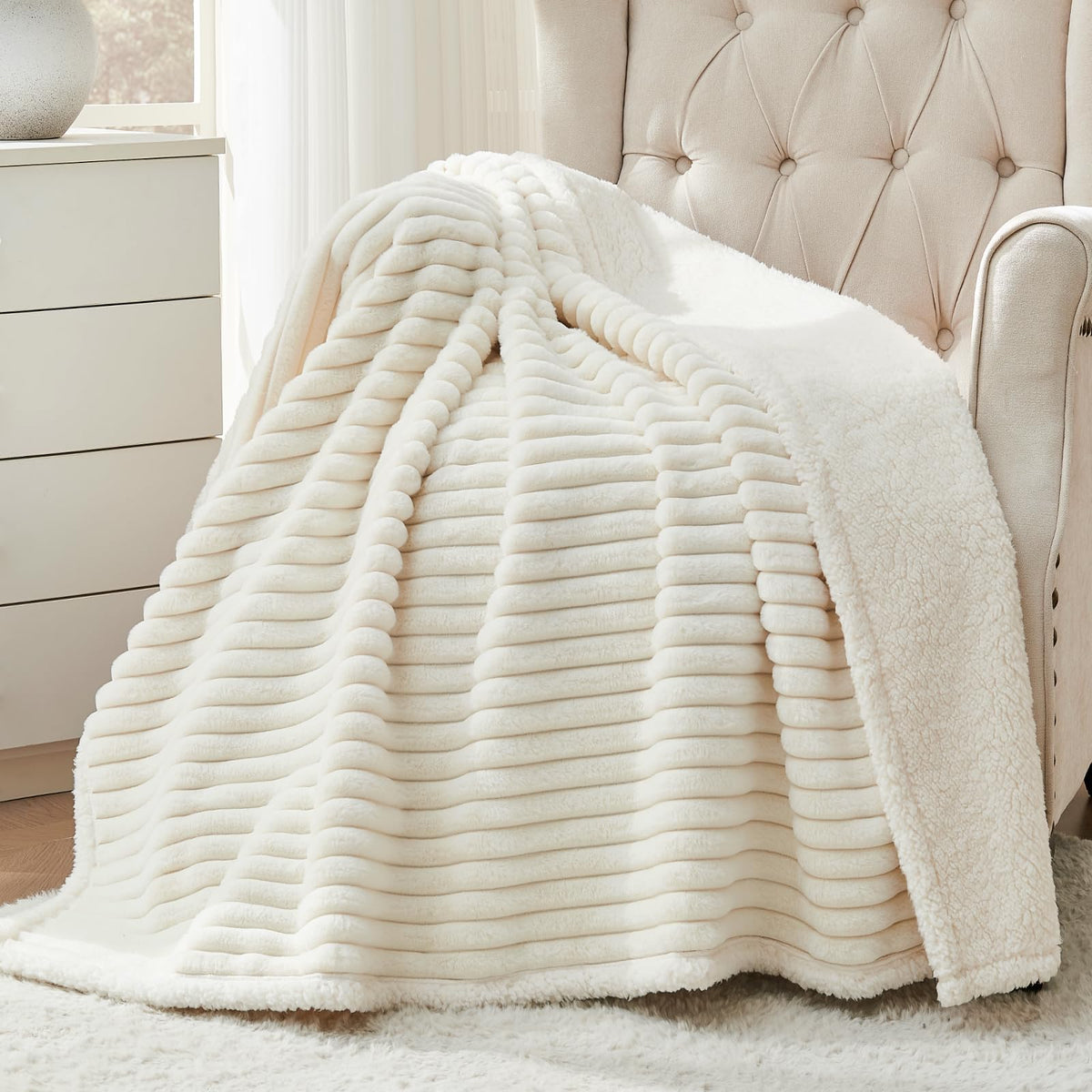 Qeils Waterproof Cat Blanket, Soft Pet Blanket for Sofa Couch