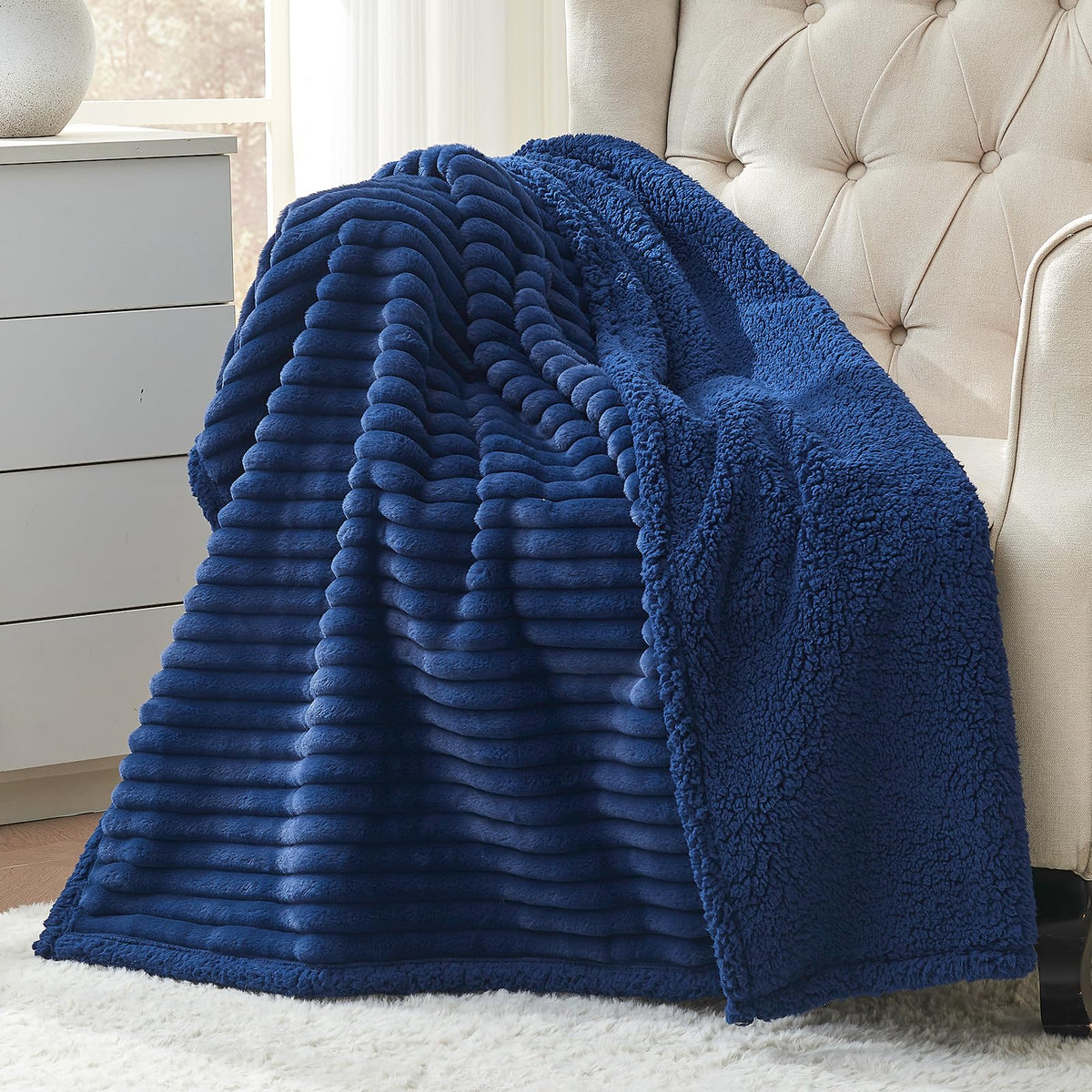 Qeils Waterproof Cat Blanket, Soft Pet Blanket for Sofa Couch