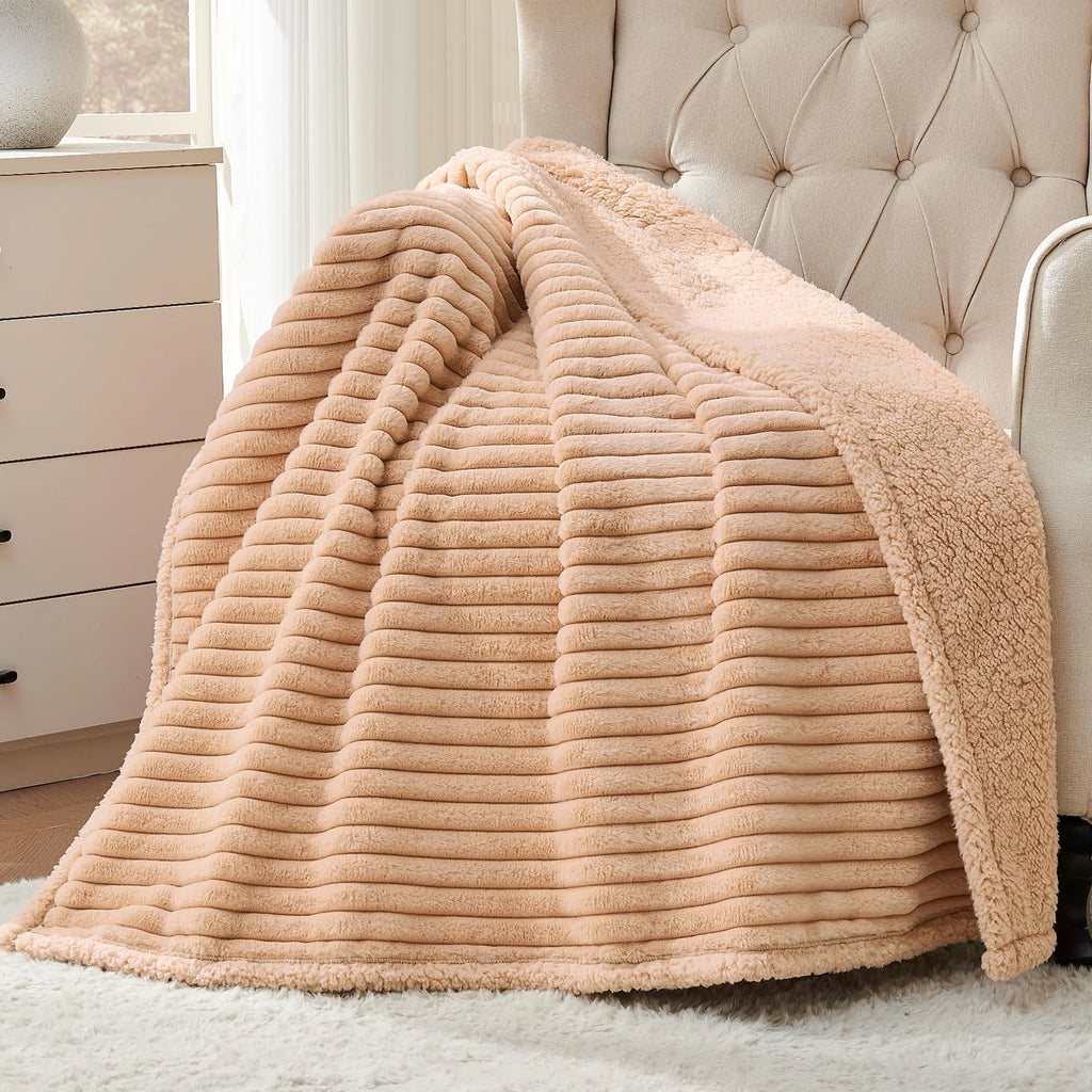 Qeils Waterproof Cat Blanket, Soft Pet Blanket for Sofa Couch