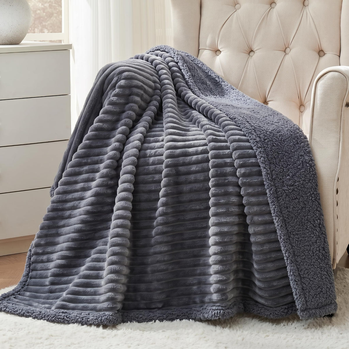 Qeils Waterproof Cat Blanket, Soft Pet Blanket for Sofa Couch